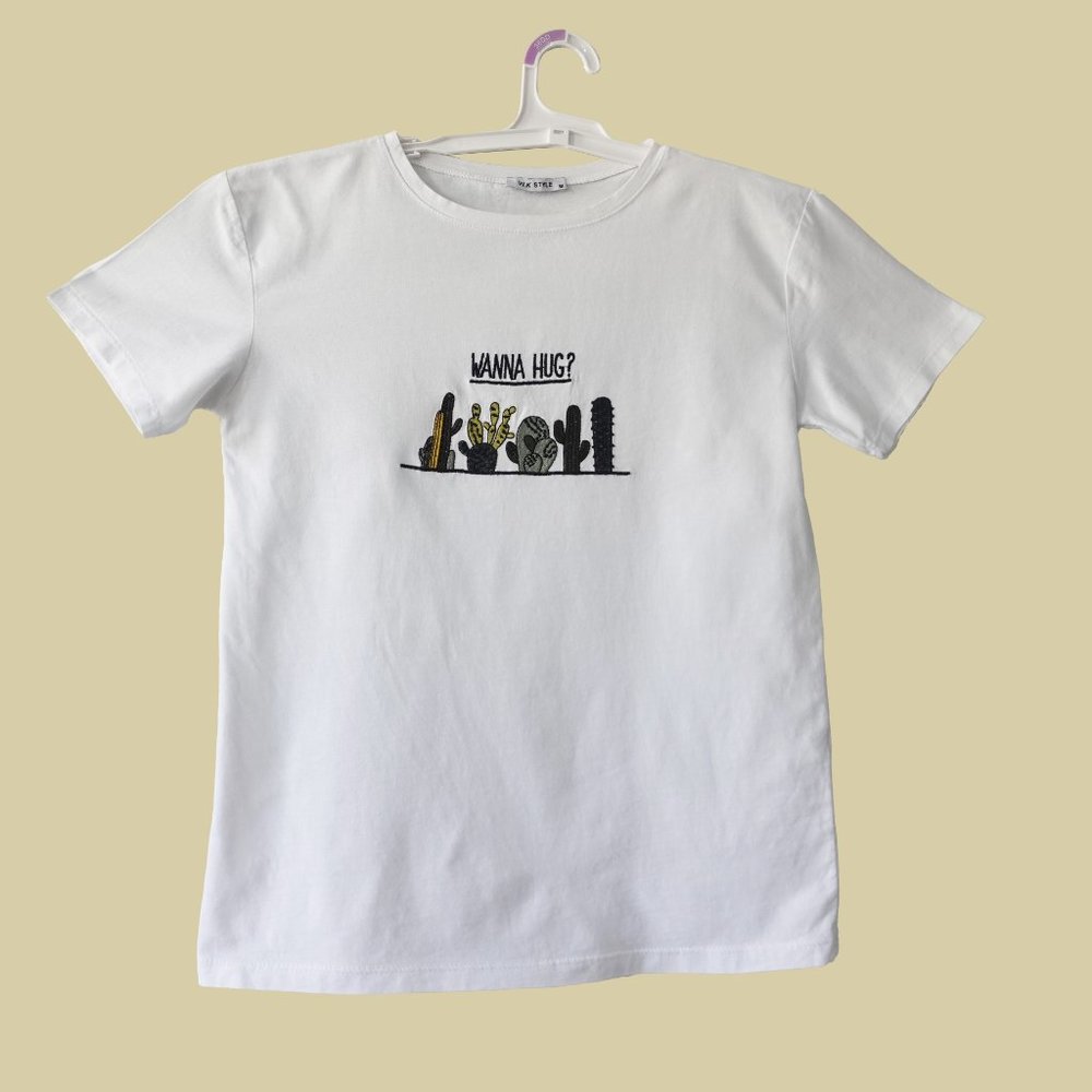 VLK Style Embroidered T-Shirt Size M